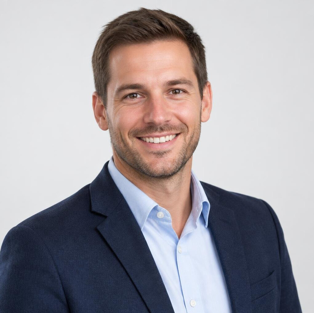 Studio portrait of a smiling man with short hair in casual business attire